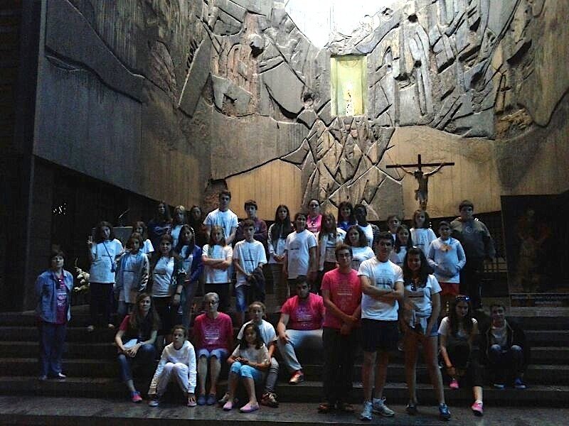 A los pies de la Fundadora de la Escuela de Jesús